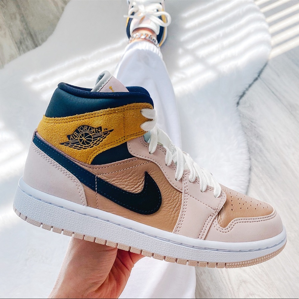 Nike air jordan 1 mid sneakers